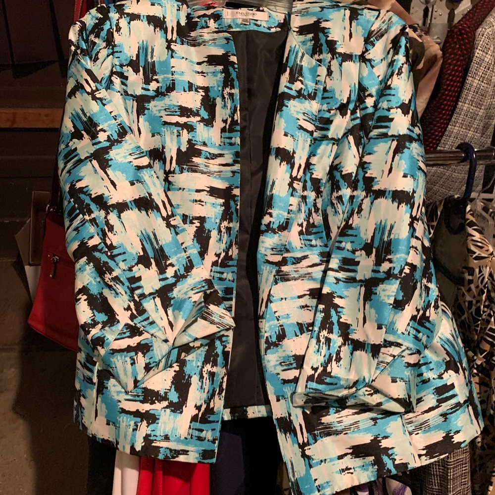 Women’s Bkazers - Picture 9 of 16